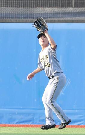 センターでノックを受ける小野寺（撮影・西岡正）