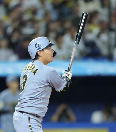 ４回、中越えに３ランを放つ大山（撮影・西岡正）