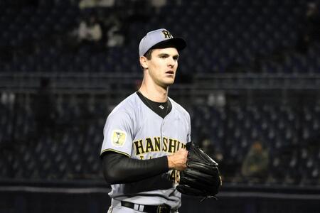 ２回２死二塁のピンチをしのぎ、ベンチに戻るラグズデール