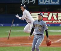 ２回、古賀に先制適時打を浴びる才木（撮影・金田祐二）