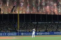 花火で神宮球場のヤクルト－阪神戦が中断 隣接のMUFGスタジアムで