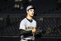 ２回２死二塁のピンチをしのぎ、ベンチに戻るラグズデール