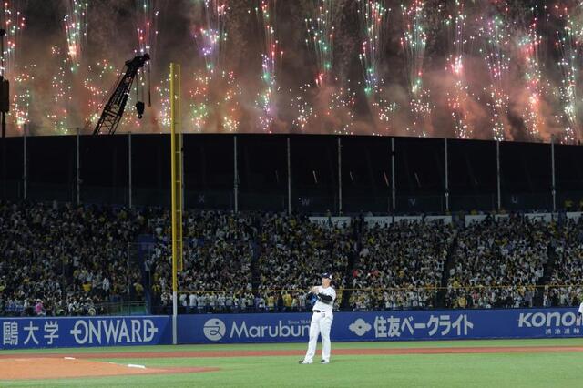 花火で神宮球場のヤクルト－阪神戦が中断 隣接のMUFGスタジアムで 