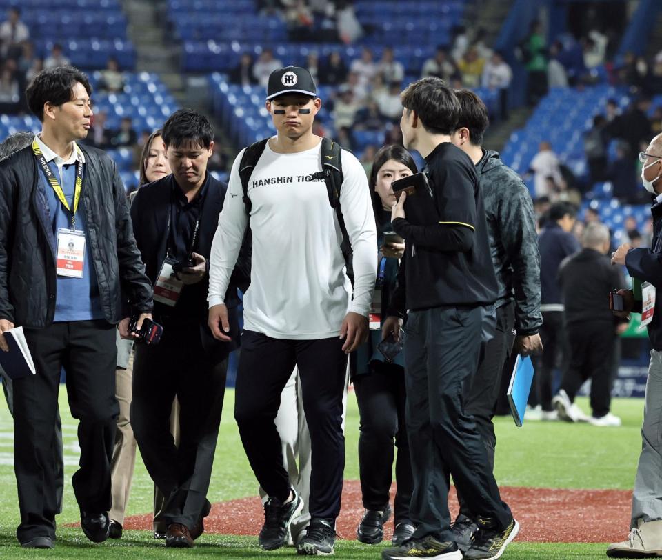 引き揚げる森下（撮影・田中太一）