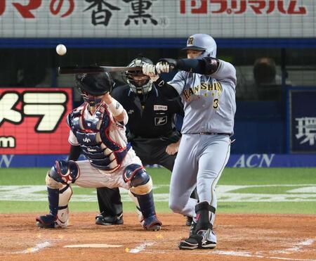 　４回、３ランを放つ大山（撮影・金田祐二）