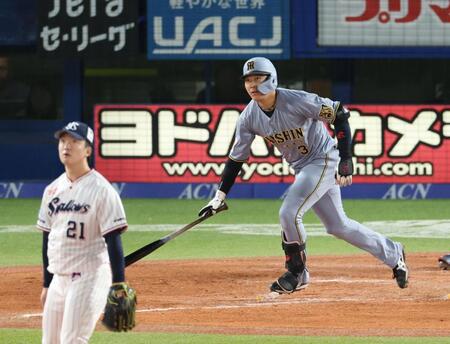 ３回阪神１死一、二塁、中越え３ランを放つ阪神・大山悠輔＝神宮（撮影・金田祐二）