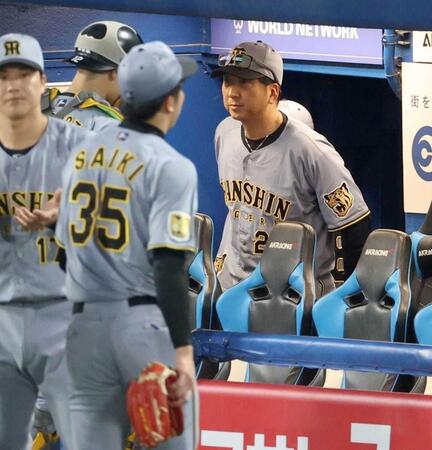 　２回、才木（３５）が６点を失い、厳しい表情の藤川監督