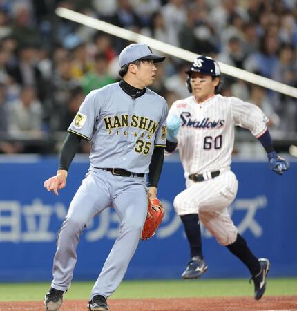 ２回、長岡に２点二塁打を浴び、４点目を失った才木（撮影・西岡正）