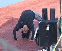 調整する高橋（撮影・金田祐二）