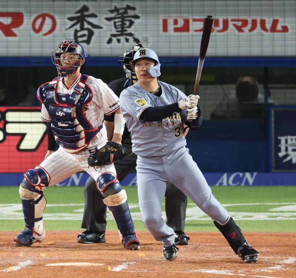 ３回、中越え３ランを放つ大山（撮影・金田祐二）