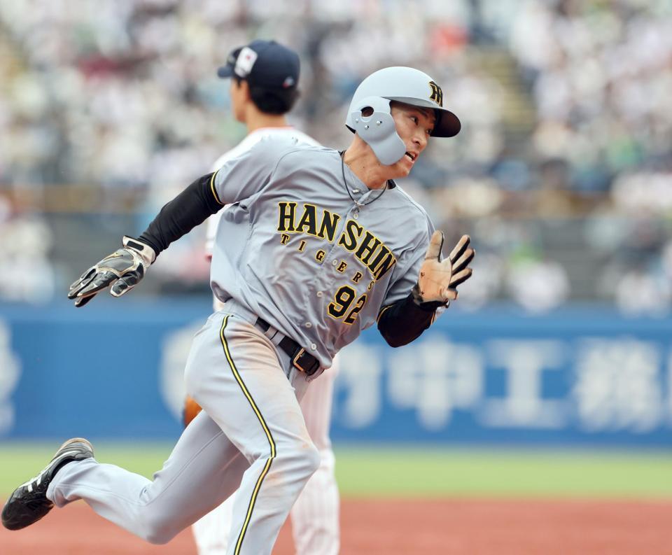 ３回、岡城の適時打で一気に本塁へ走る福島（撮影・田中太一）