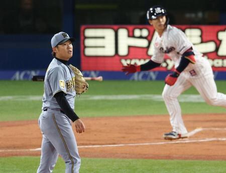 ２回、内山に左越えソロを浴びる西勇（撮影・金田祐二）