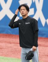 先発の阪神・高橋遥人＝神宮（撮影・金田祐二）