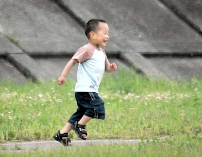 　幼少期の岡城（家族提供）