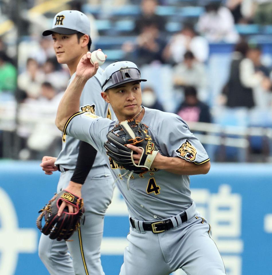 シートノックを受ける熊谷（撮影・田中太一）