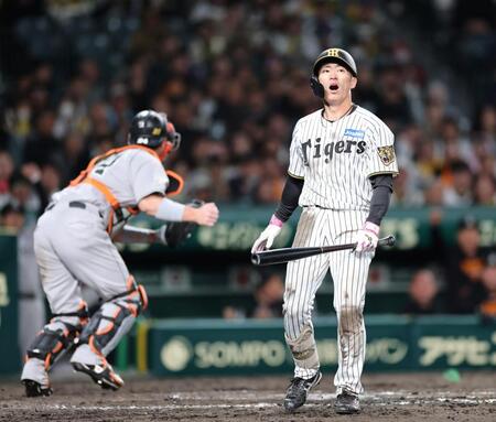 ８回、見逃し三振に倒れる福島（撮影・山口登）