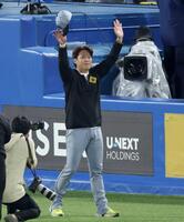 　声援に応える西勇（撮影・金田祐二）