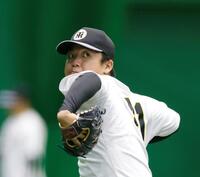 キャッチボールで調整する村上（撮影・西田忠信）
