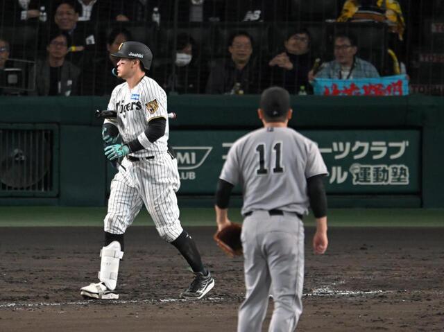 珍場面 勘違い佐藤輝が呼び止められる