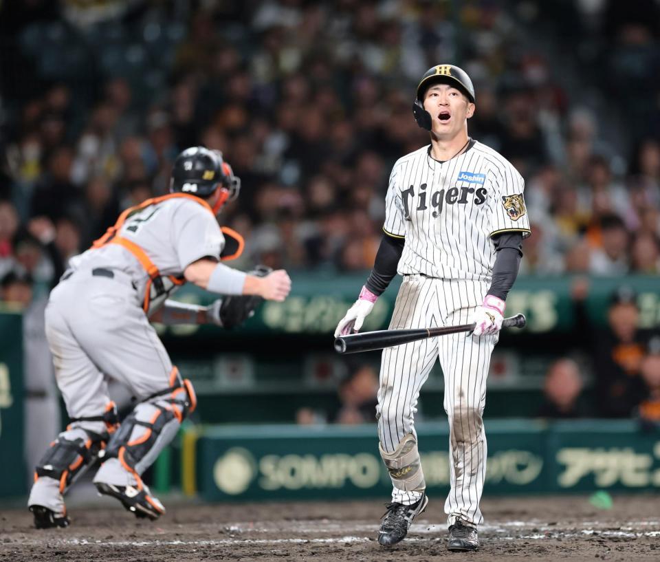 ８回、見逃し三振に倒れる福島（撮影・山口登）
