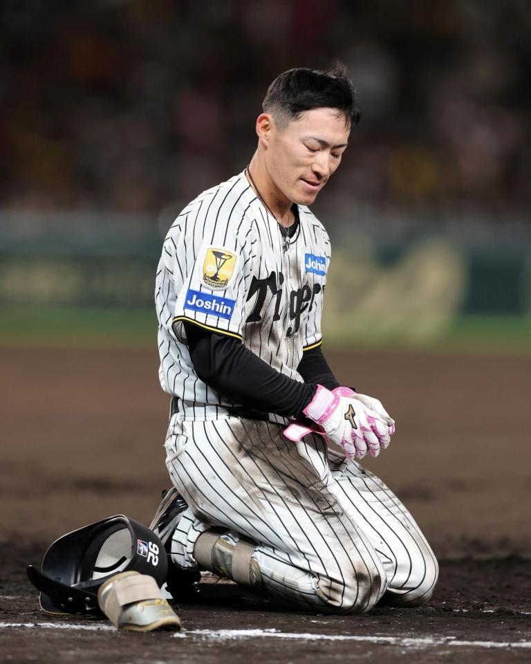 ６回、併殺に倒れ悔しそうな表情を見せる福島（撮影・山口登）