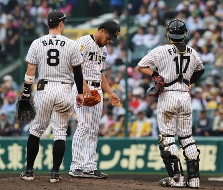 ９回、４失点で降板するモレッタ（撮影・山口登）
