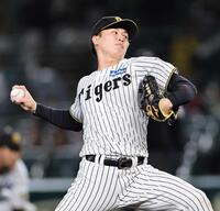 　９回、巨人打線を無失点に抑える津田（撮影・田中太一）