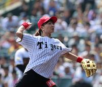 始球式を務める坂本花織（撮影・山口登）