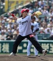 始球式を務める坂本花織（撮影・山口登）