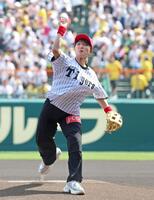 始球式を務める坂本花織（撮影・立川洋一郎）