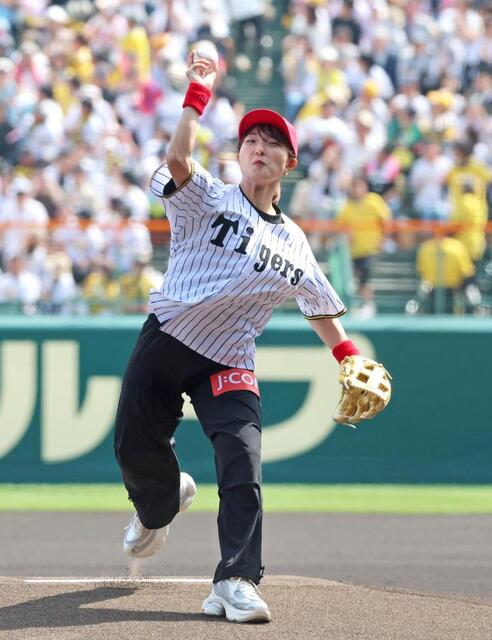 【お取り置き】神戸新聞 8/8　高校野球・有明大逆転　坂本花織　大阪都構想 阪神 坂本花織さん“ギリギリノーバン投球”に笑顔「勝負強さが生きた
