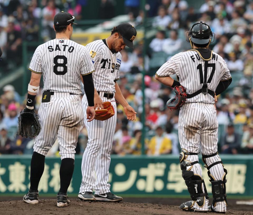９回、４失点で降板するモレッタ（撮影・山口登）