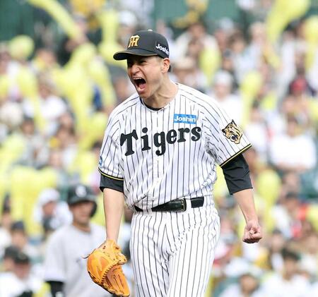 　７回、代打坂本を空振り三振に仕留め、ほえる大竹（撮影・西田忠信）
