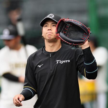 スローイングの練習をする梅野（撮影・田中太一）