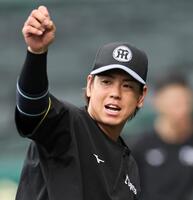 スローイングの練習をする梅野（撮影・田中太一）