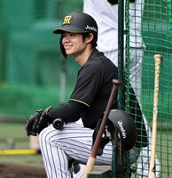 打撃練習を待つ中野（撮影・田中太一）
