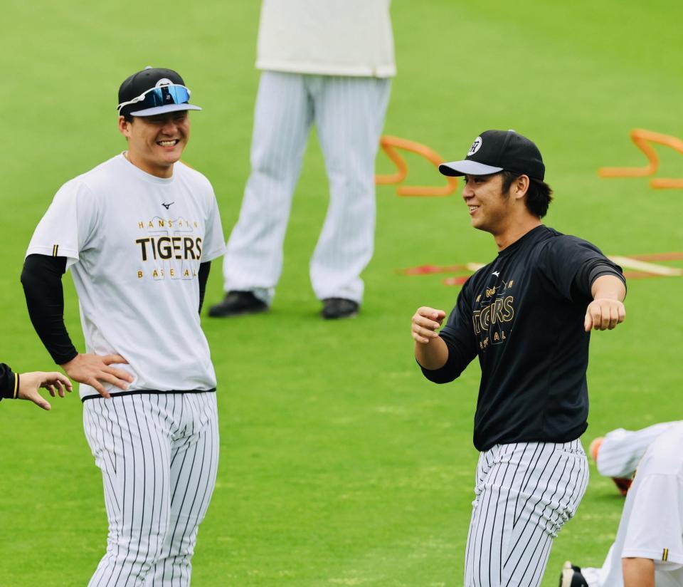 １軍に合流した井坪（右）＝撮影・山口登