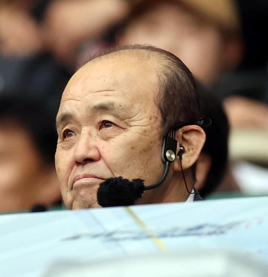 テレビで解説する阪神・岡田彰布オーナー付顧問（撮影・山口登）