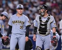 １回、４点を奪われた門別（左）と伏見（撮影・田中太一）