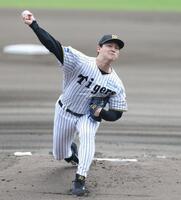 １回、力投する先発投手の木下（撮影・中田匡峻）