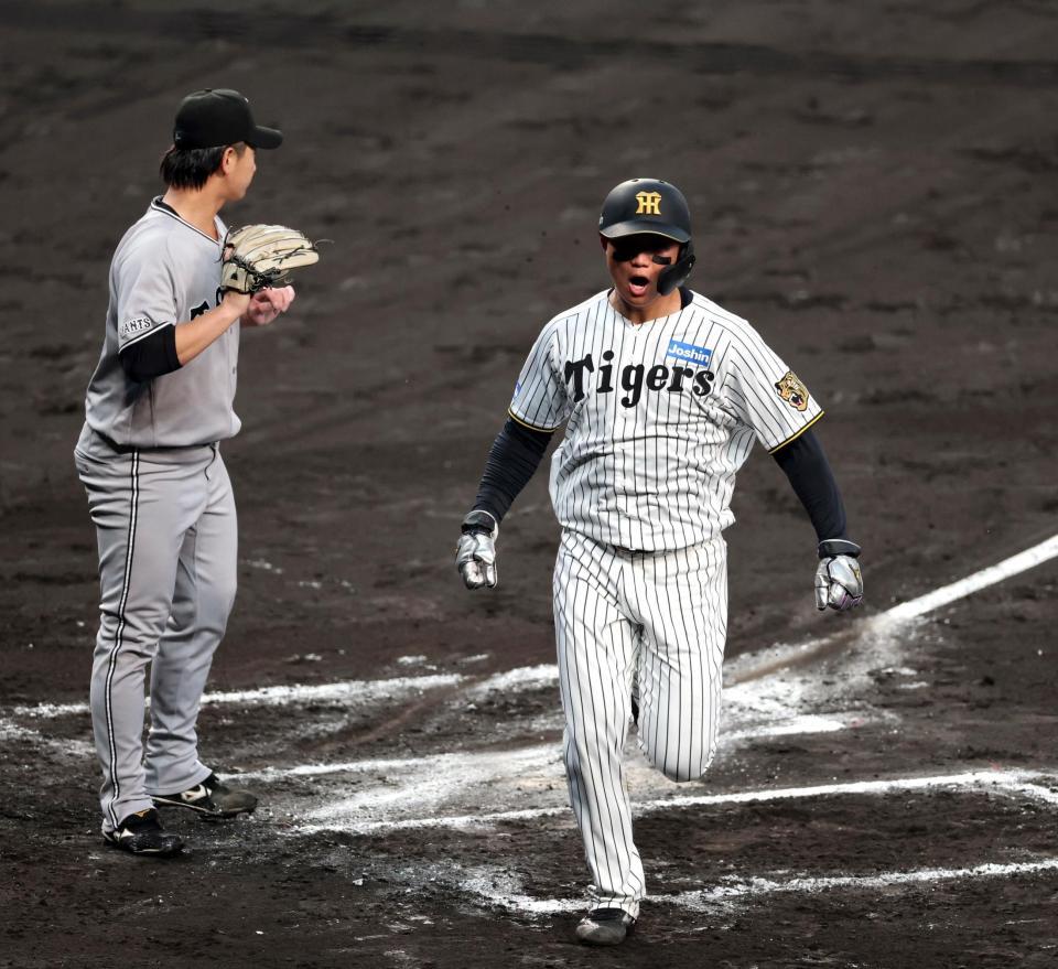 ６回、森下はバッテリーミスで生還する（撮影・山口登）