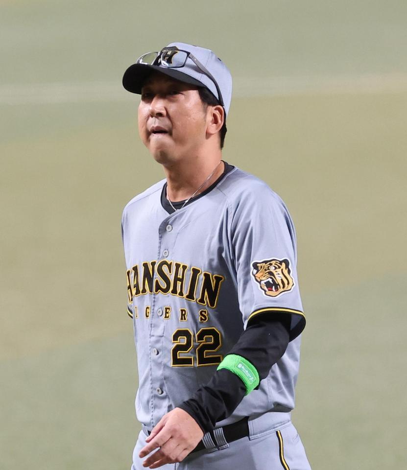 １回、自らマウンドでナインに声をかけた藤川監督（撮影・西田忠信）