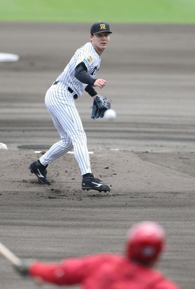 １回、名原を遊ゴロに討ち取る木下（撮影・中田匡峻）