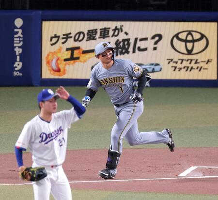 １回、左越えへ先制ソロを放つ森下（撮影・立川洋一郎）