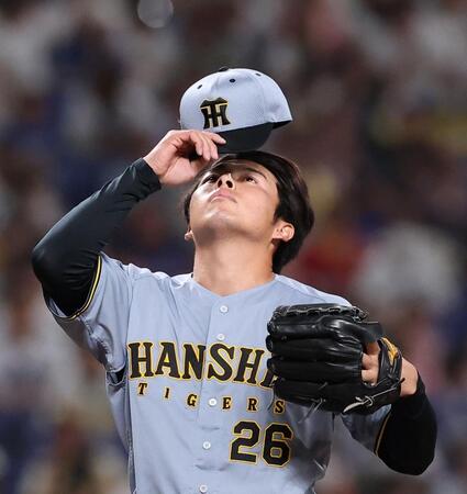 ４回、金丸のバントを二塁へ悪送球した椎葉（撮影・西田忠信）