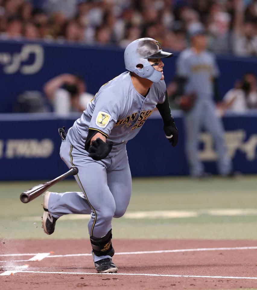 １回阪神２死満塁、先生の３点塁打を放つ阪神・前川右京＝バンテリンドーム（撮影・西田忠信）