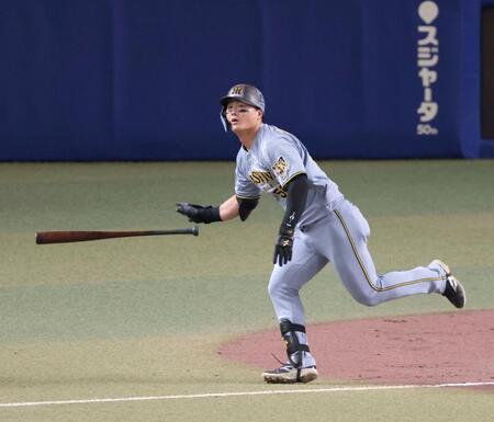 ７回表阪神２死、右中間スタンドへソロを放つ阪神・前川右京＝バンテリンドームナゴヤ（撮影・立川洋一郎）