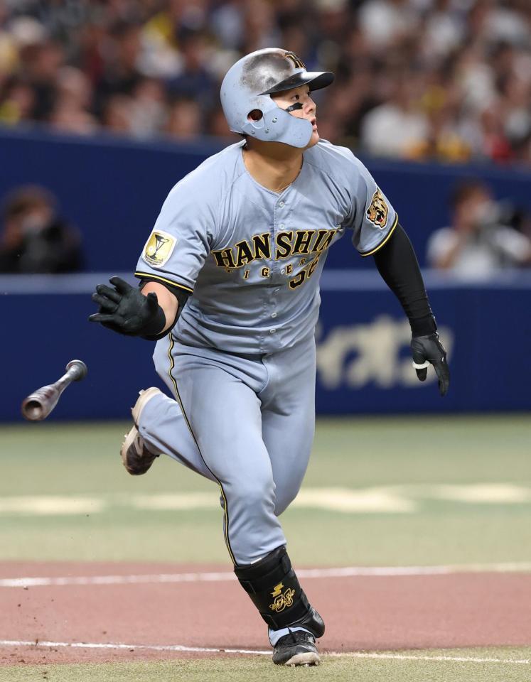 ７回阪神２死、ソロを放つ阪神・前川右京＝バンテリンドーム（撮影・西田忠信）