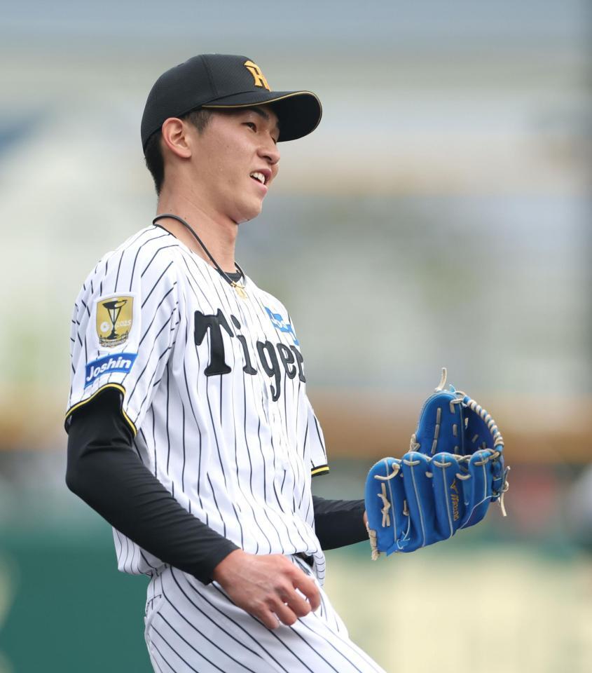 ７回、渡辺を一ゴロに打ち取り、ほっとした表情を見せる今朝丸（撮影・中田匡峻）