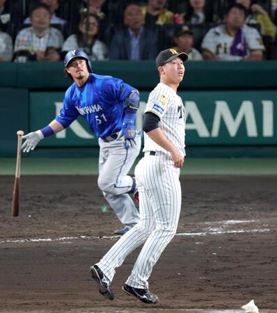 ９回、宮崎に３ランを浴びる畠（撮影・立川洋一郎）